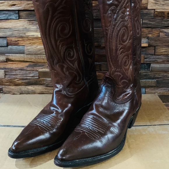 Tony Lama Shoes - 🤠 Tony Lama woman’s  brown cowboy boots 🤠